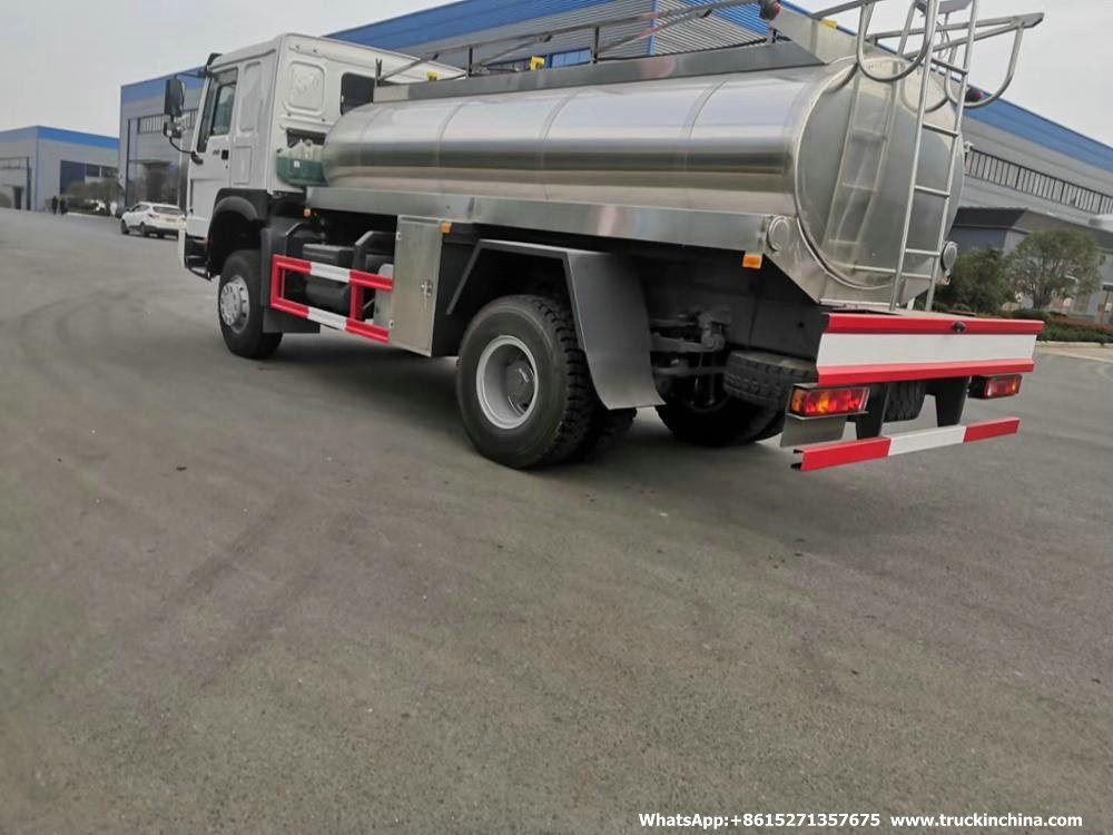Sinotruck HOWO 4X4 Milk Tanker Truck with Food Grade Stainless Steel Pump (Offroad)