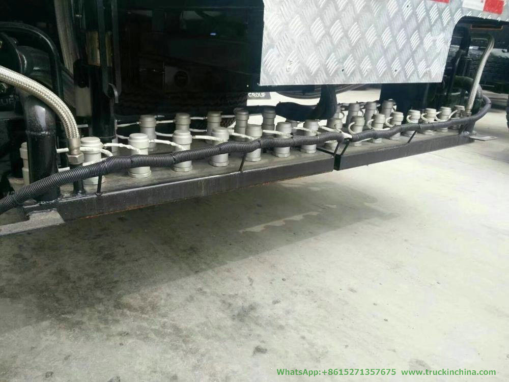 JAC 6-16 Ton Intelligent Asphalt Distributor Truck Spraying Nozzles 24-30 Nos (Asphalt Emulsion Tank 8000-16000L Insulated Spray Bitumen 4-6 meters)