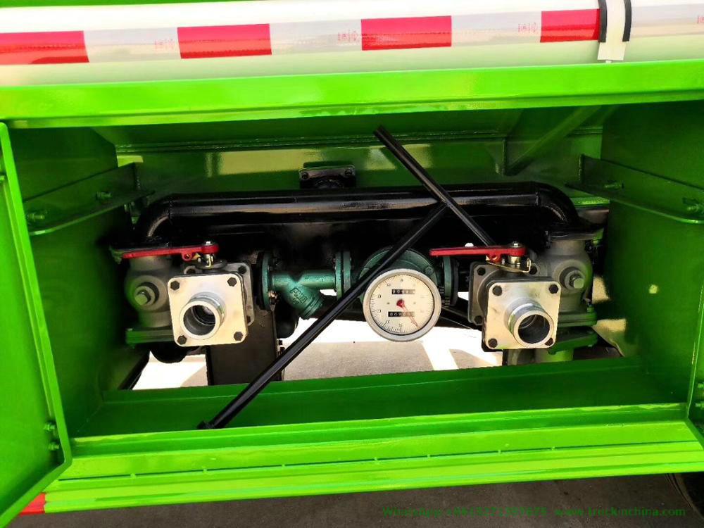 5000 Liters HOWO Fuel Tanker (LHD, RHD Right Hand Drive Diesel Delivery Refueling Truck 1500 -2000Gallon)
