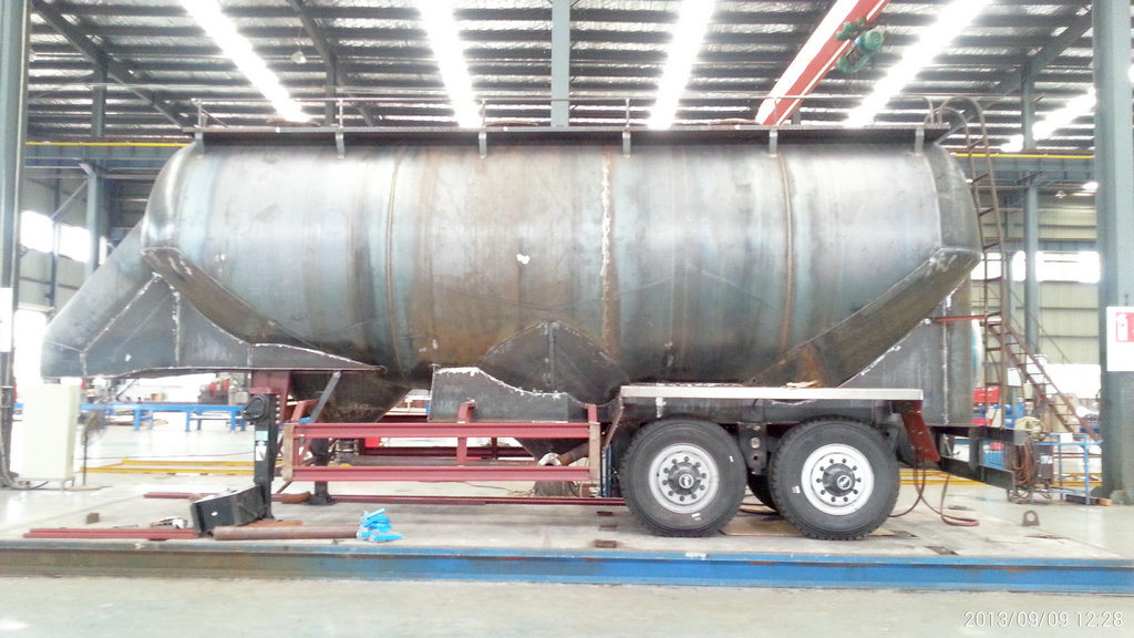 2 Axles Bulk Tanker Trailer for Transporting Wheat -Bean Grains Tank Capacity 35cbm Silo