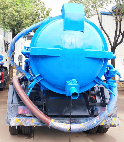 Small HOWO Septic Tank Truck 4000 Liters for Cesspool Emptier