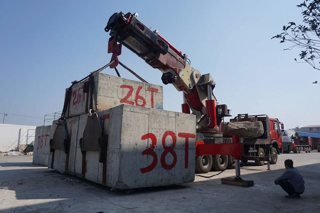 HOWO 10X4 Truck Mounted Knuckle Crane Boom 160t -260t