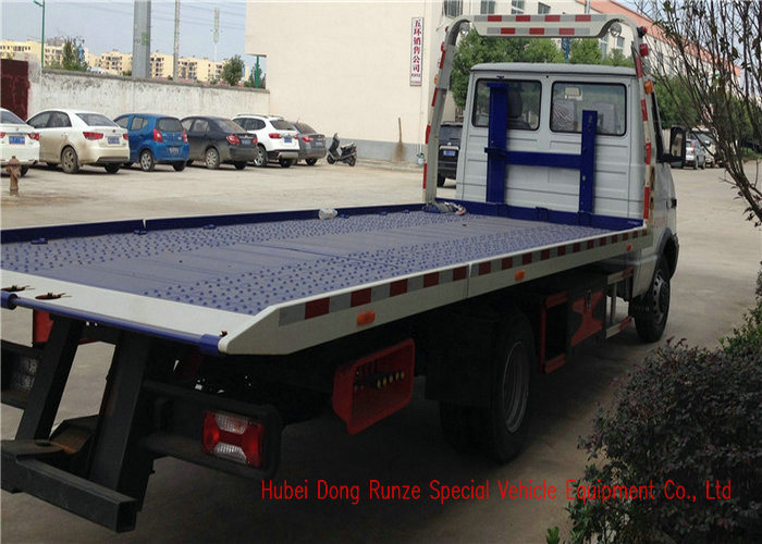 Iveco. Roll Back Flatbed Wrecker or Wheel Lift Wrecker with Broken Car Carrier for Towing Truck 5ton Optional 4X4 Offroad Awd Integrated Lift 3ton