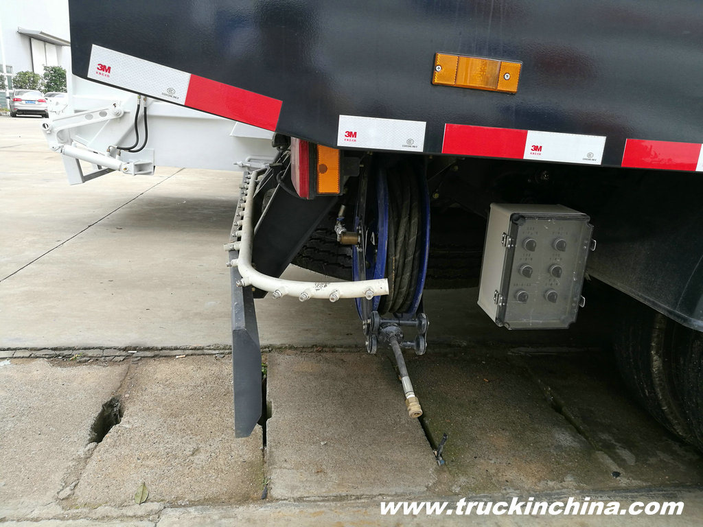 DFAC 8000 Liters Road Sweeper Truck 5 Cbm Garbage 2 Cbm Water Stainless Steel 304