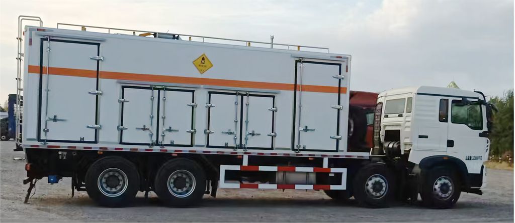 HOWO on site Mixed emulsion explosive trucks (41)