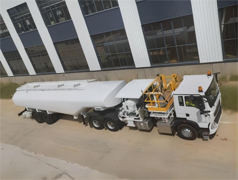 HOWO 45KL Airport Refueller Double Hose Refueling 2400L/Min 