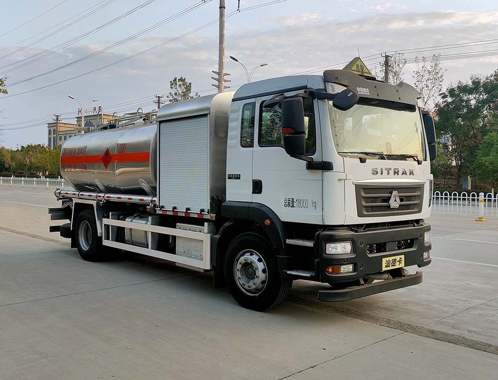 SITRAK aviation fuel tanker refuelling aircraft truck (16)