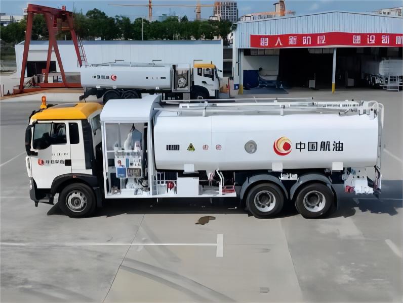 HOWO Aviation Jet Refuelers (28)