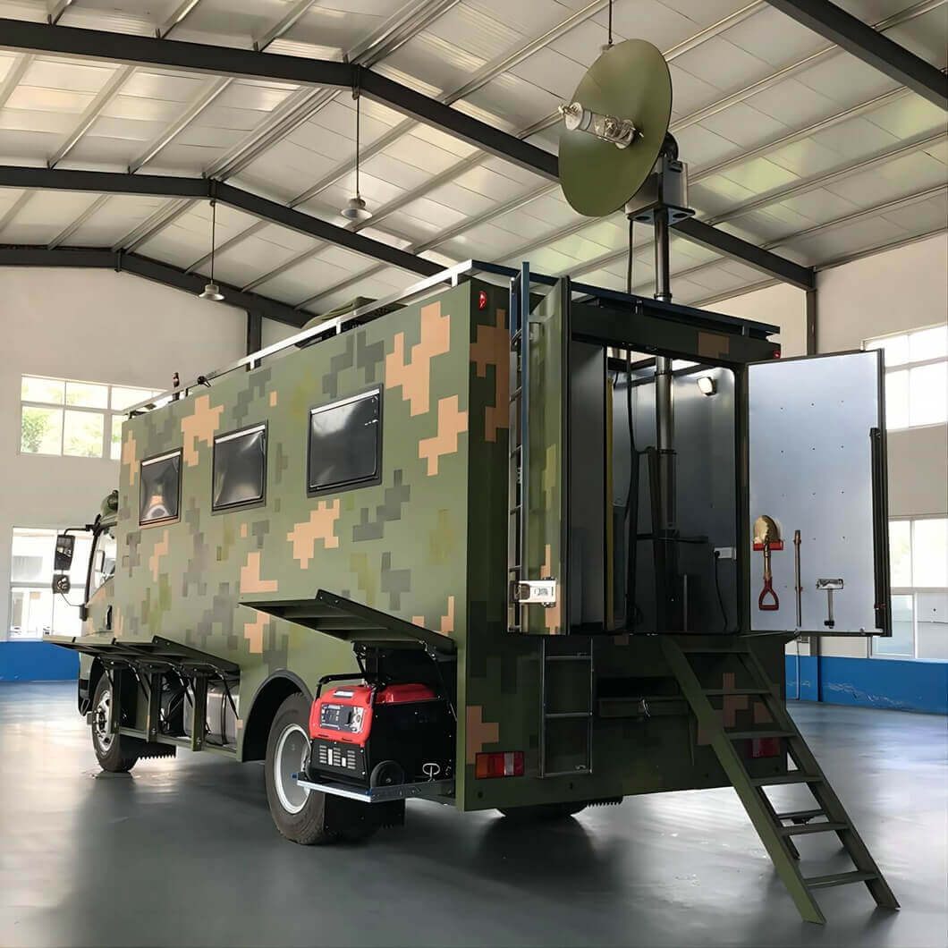 HOWO Customization Communications Command Vehicle (4)