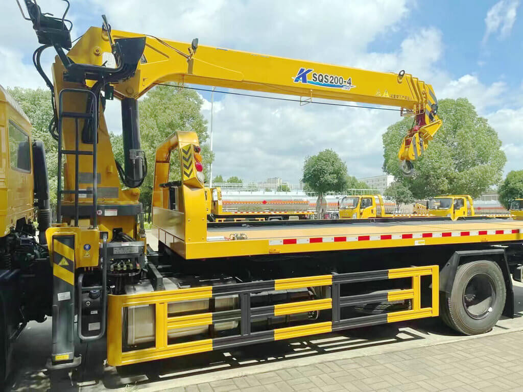 King Run Tilt Tray Rollback Flatbed Tow Truck with 8ton Recovery Hydraulic Winch 8ton Crane 