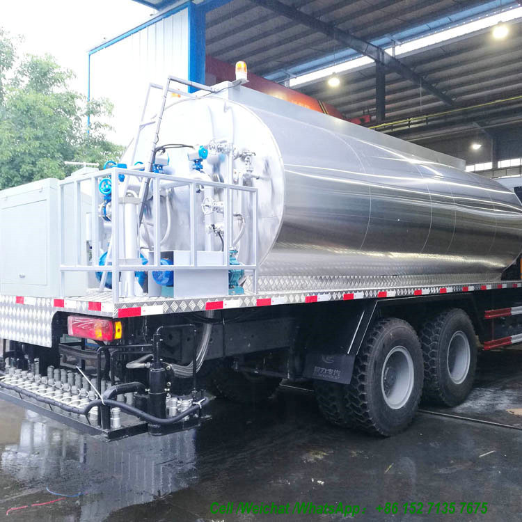 HOWO 16 Ton Intelligent Asphalt Distributor Truck 6m3 Asphalt Emulsion Tank