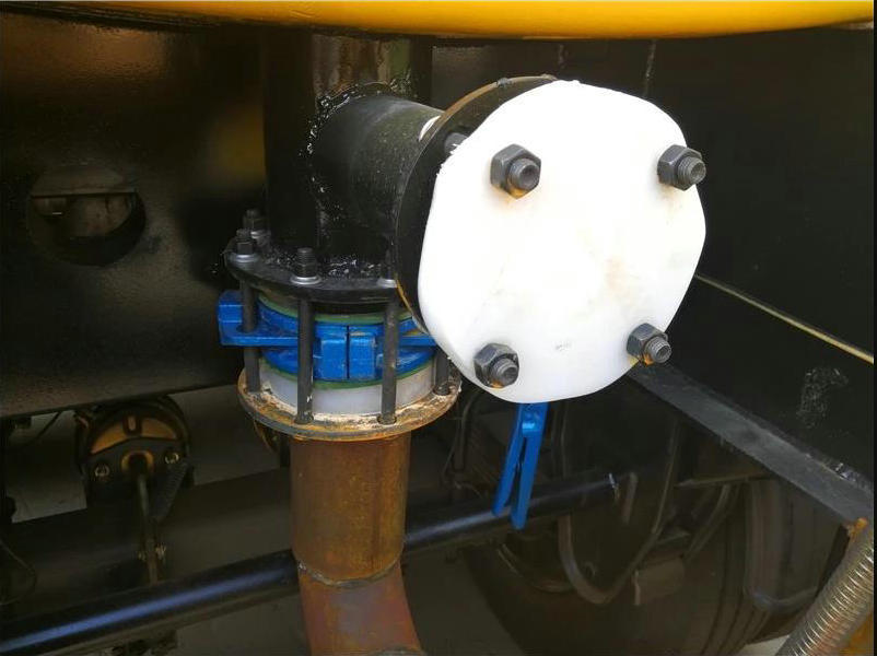 Dangerous Acid Tank Trailer (Steel Lined Plastic LLDPE 16mm Customize Tanker Capacity 28 -45M3)