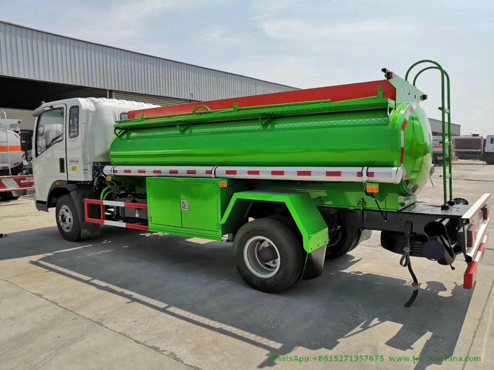 5000 Liters HOWO Fuel Tanker (LHD, RHD Right Hand Drive Diesel Delivery Refueling Truck 1500 -2000Gallon)