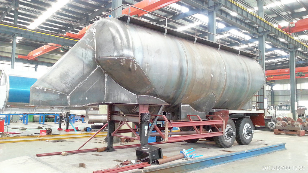 2 Axles Bulk Tanker Trailer for Transporting Wheat -Bean Grains Tank Capacity 35cbm Silo