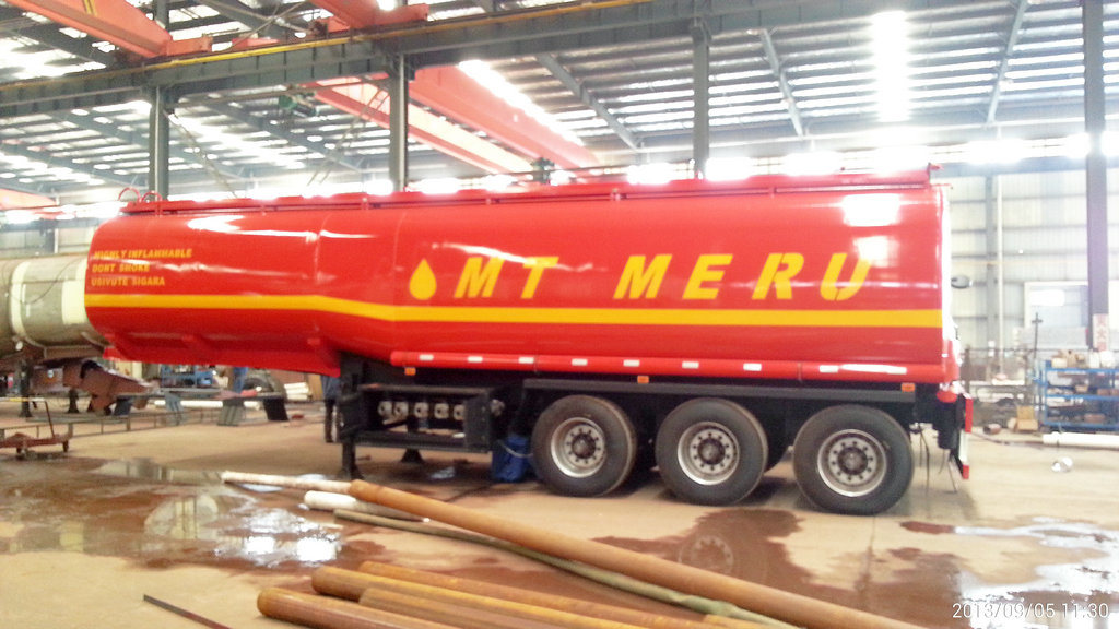 Steel Fuel Tanker Semi-Trailer 3 Axles Oil Tank Capacity 42000L to 47000L (Diesel) with BPW Axles Air Spring Single Tyer 385/65r22.5