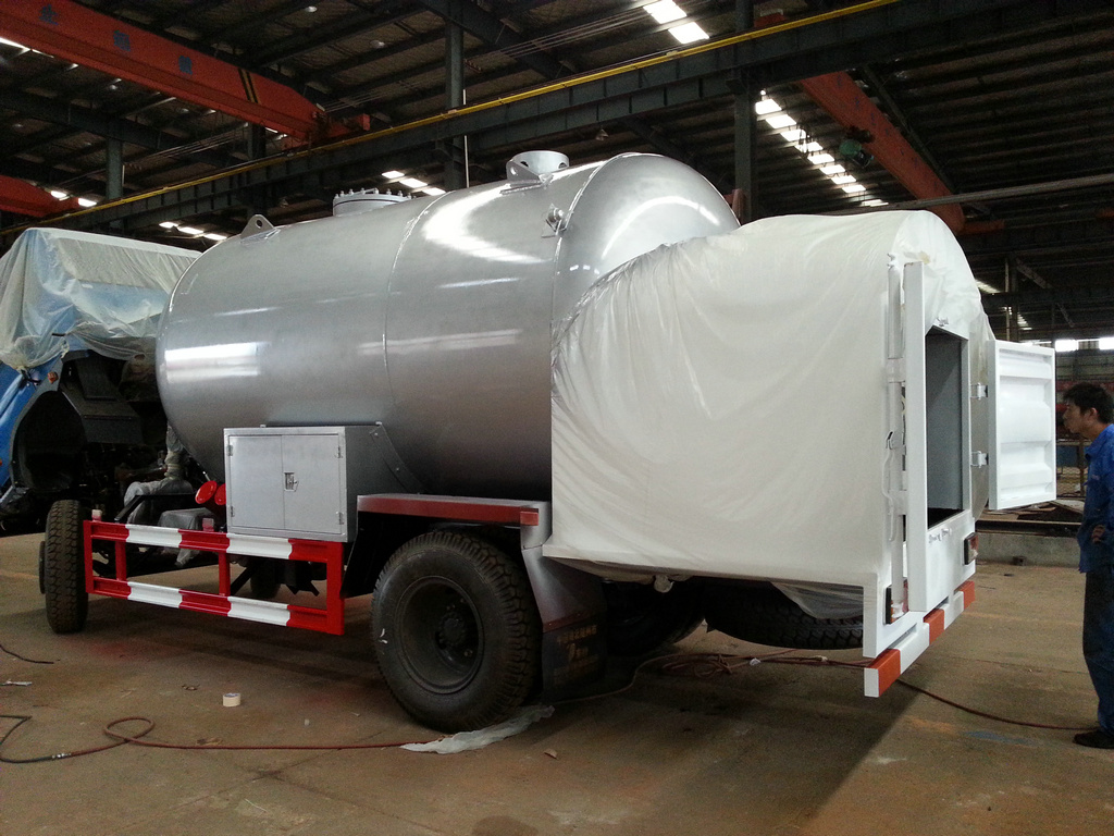 Dongfeng LPG Bobtail Tank Truck (Road LPG Tanker) Mounted with LPG Pump LPG Delivery Dispenser