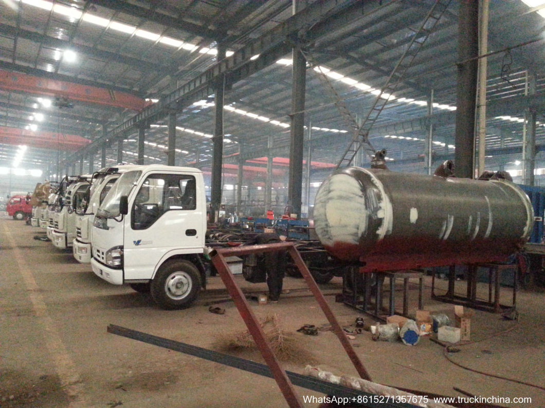 Samll 4X2 Isuzu Vacuum Tanker Septic Tank 3000L - 6000L