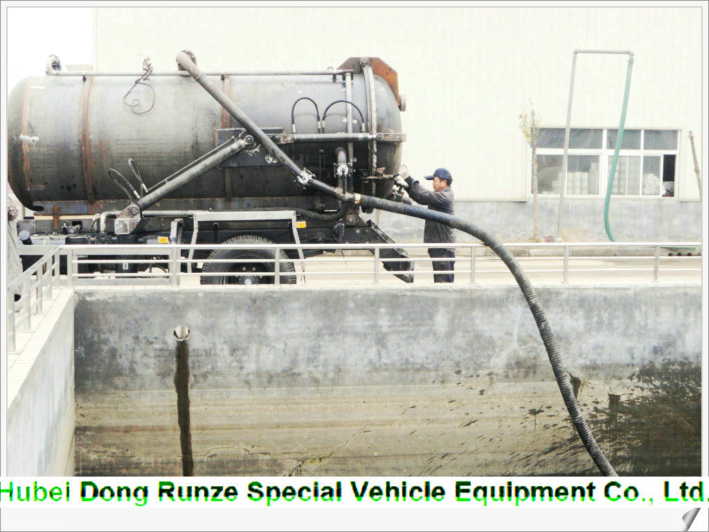 Diesel Vacuum Tanker Truck for Chemcial Factory Sucking Chemical Acid Waste, Tank Inside Lined PE 10000 Liter