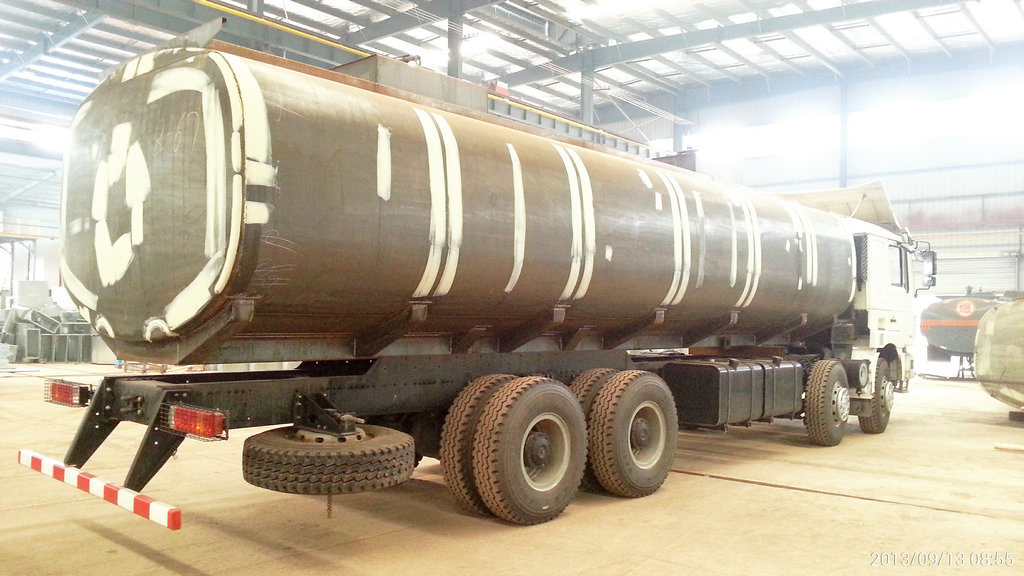 Shacman Road Tanker for Petroleum Oil, Gasoline, Petrol, Diesel Transport 20000L -27, 000liters