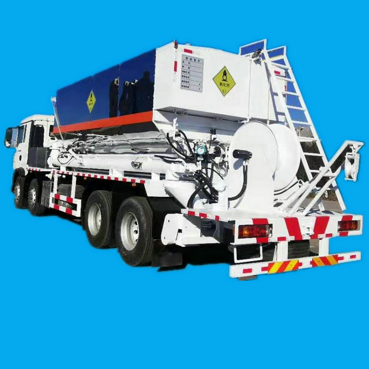 Sinotruck HOWO BCZH-15 HEAVY ANFO TRUCK 8X4