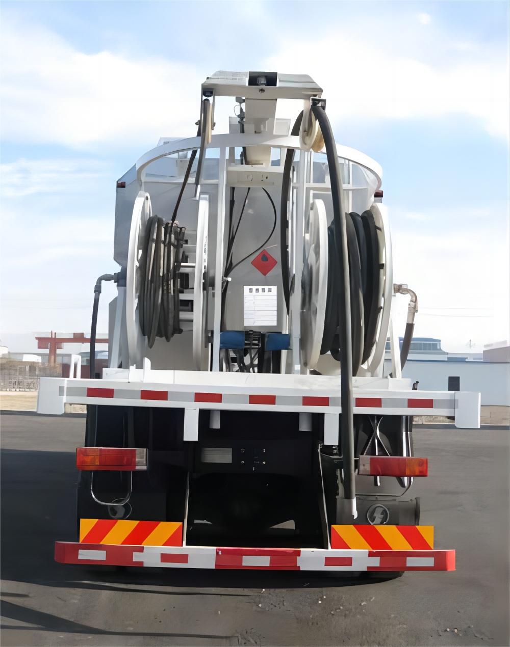 ANFO charging truck (120)