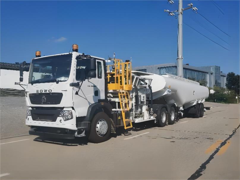 HOWO 45KL Airport Refueller Double Hose Refueling 2400L/Min 