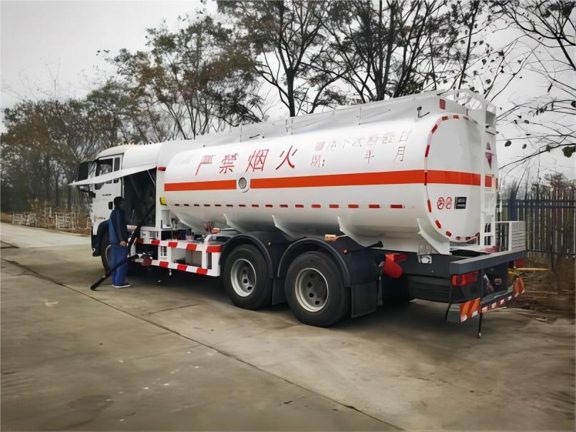 HOWO Aircraft Refueling Trucks (9)