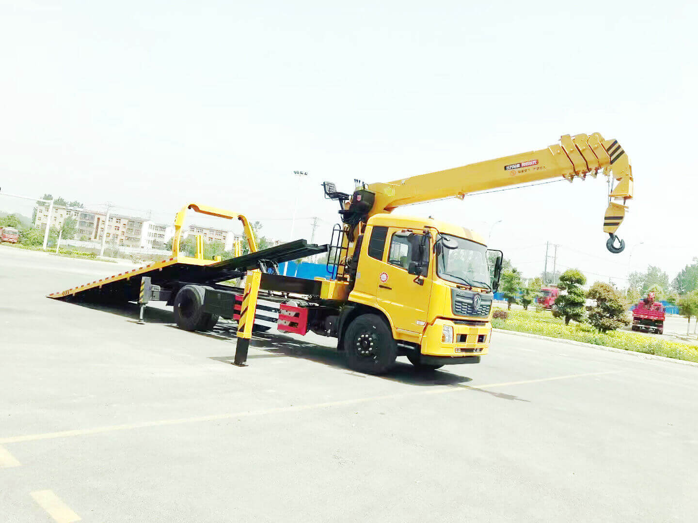 Dongfeng Kingrun recovery truck with crane (6)