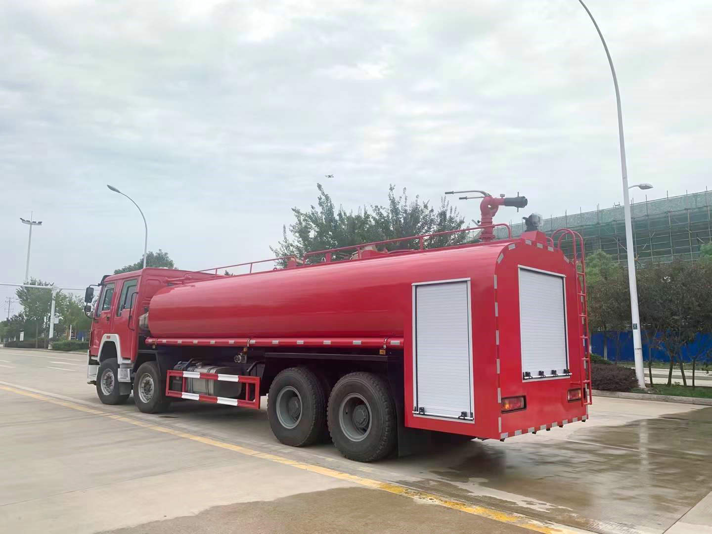 HOWO fire water tanker truck (1)