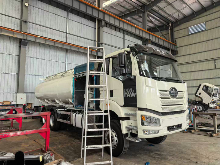 FAW truck aircraft refuelling vehicle 3
