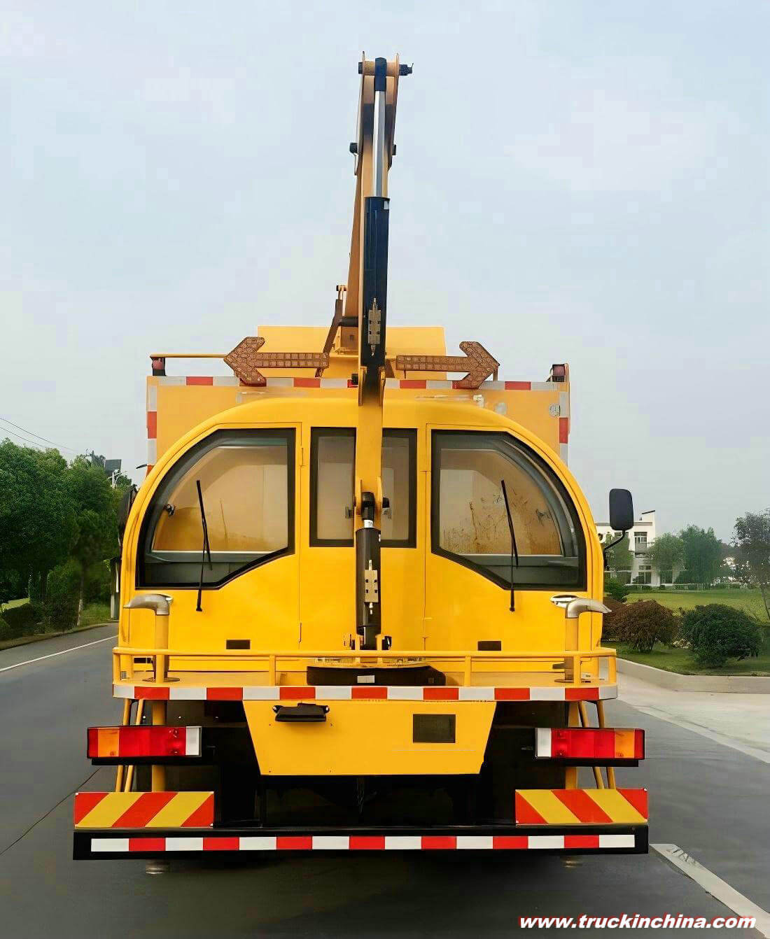 Dongfeng Guardrail Tunnel wall cleaner truck (10)_1
