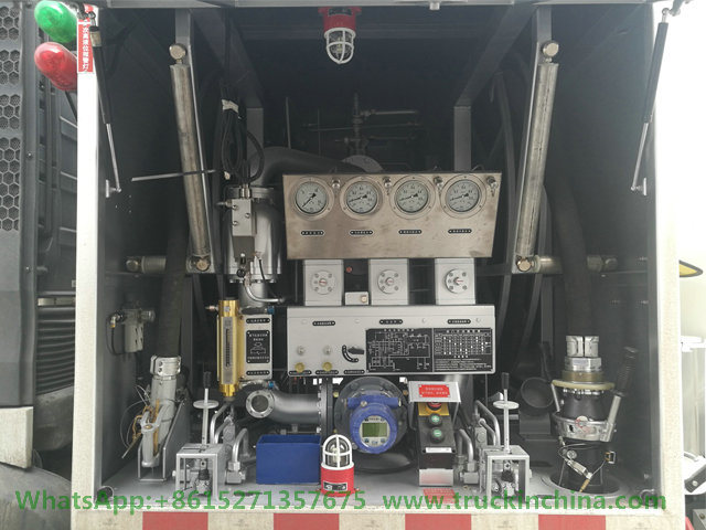Sinotruck HOWO Aircraft Refueling Trucks (Tanker 17500L -19000L- 4000-5000USG Aircraft Refueler)