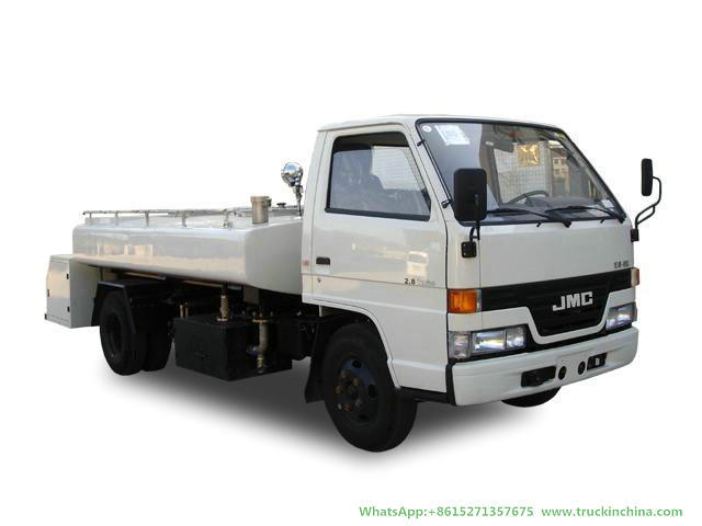 Jmc Aircraft Lavatory Service Truck Clean Water Tank 1200L Sewage Tank 3000L (Aircraft Sewage Tanker With Vacuum Pump Electric Diesel Vehicle)