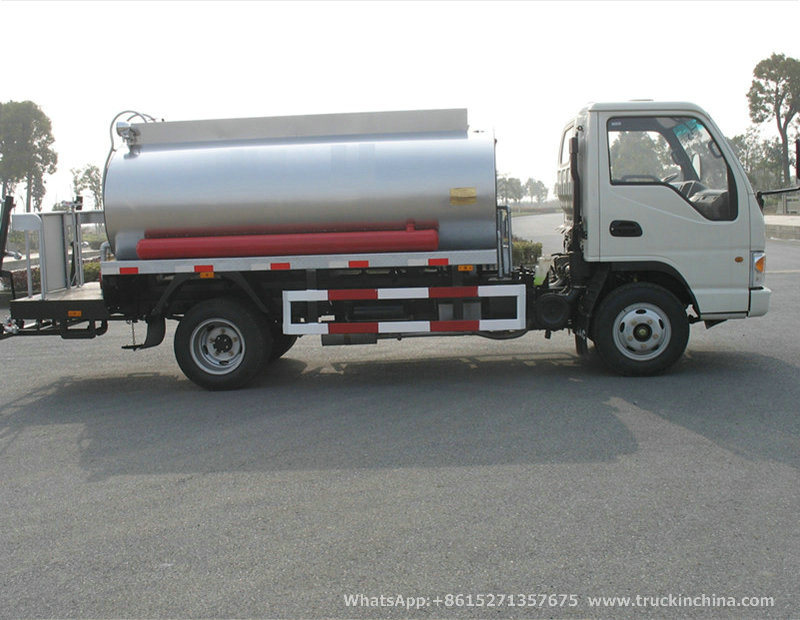 JAC 6-16 Ton Intelligent Asphalt Distributor Truck Spraying Nozzles 24-30 Nos (Asphalt Emulsion Tank 8000-16000L Insulated Spray Bitumen 4-6 meters)