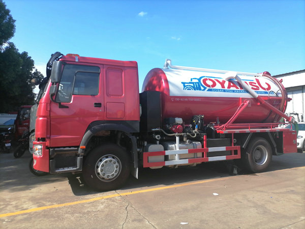 Sinotruk HOWO Septic Tank vacuum Sewage Suction Trucks 12m3-15CBM