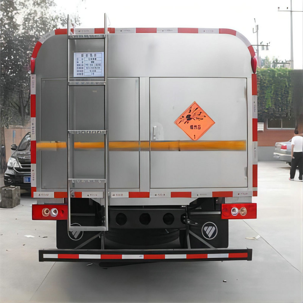FOTON Underground Mining Blast Emulsion Mixing Charging Explosive Truck (5)