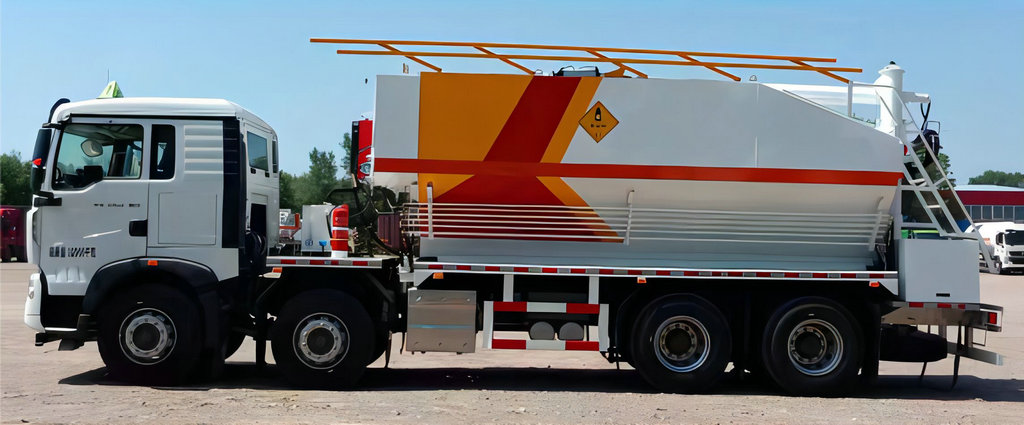 HOWO ANFO Mixing And Charging Explosive Truck (14)