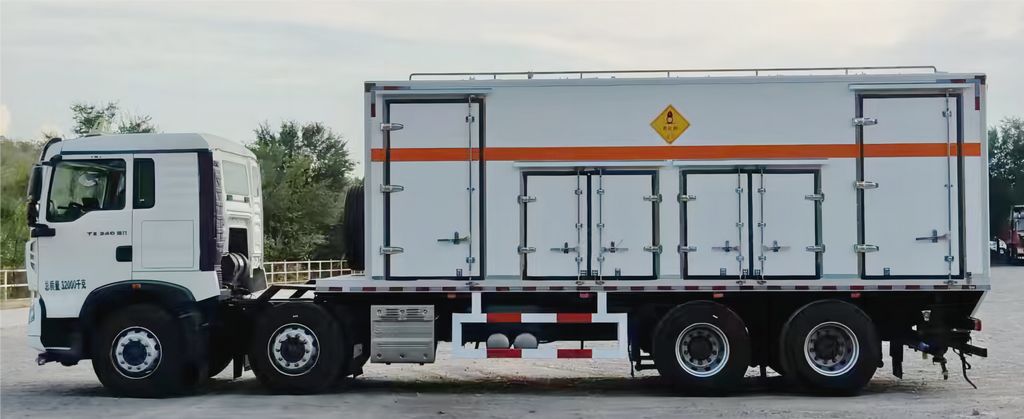 HOWO on site Mixed emulsion explosive trucks (14)