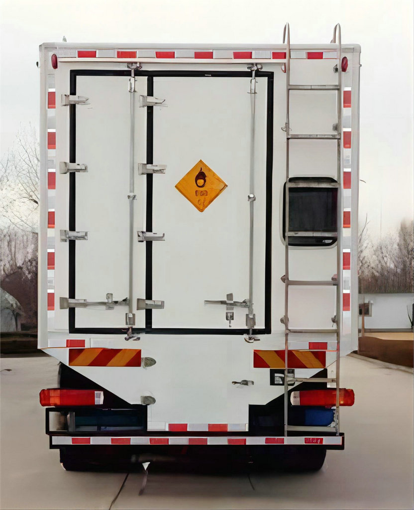 Mixed emulsion explosive trucks (3)