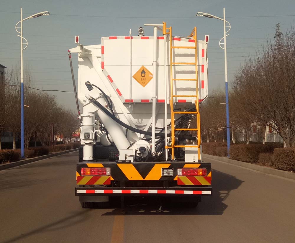Blend Auger Trucks mix ANFO and emulsion (5)