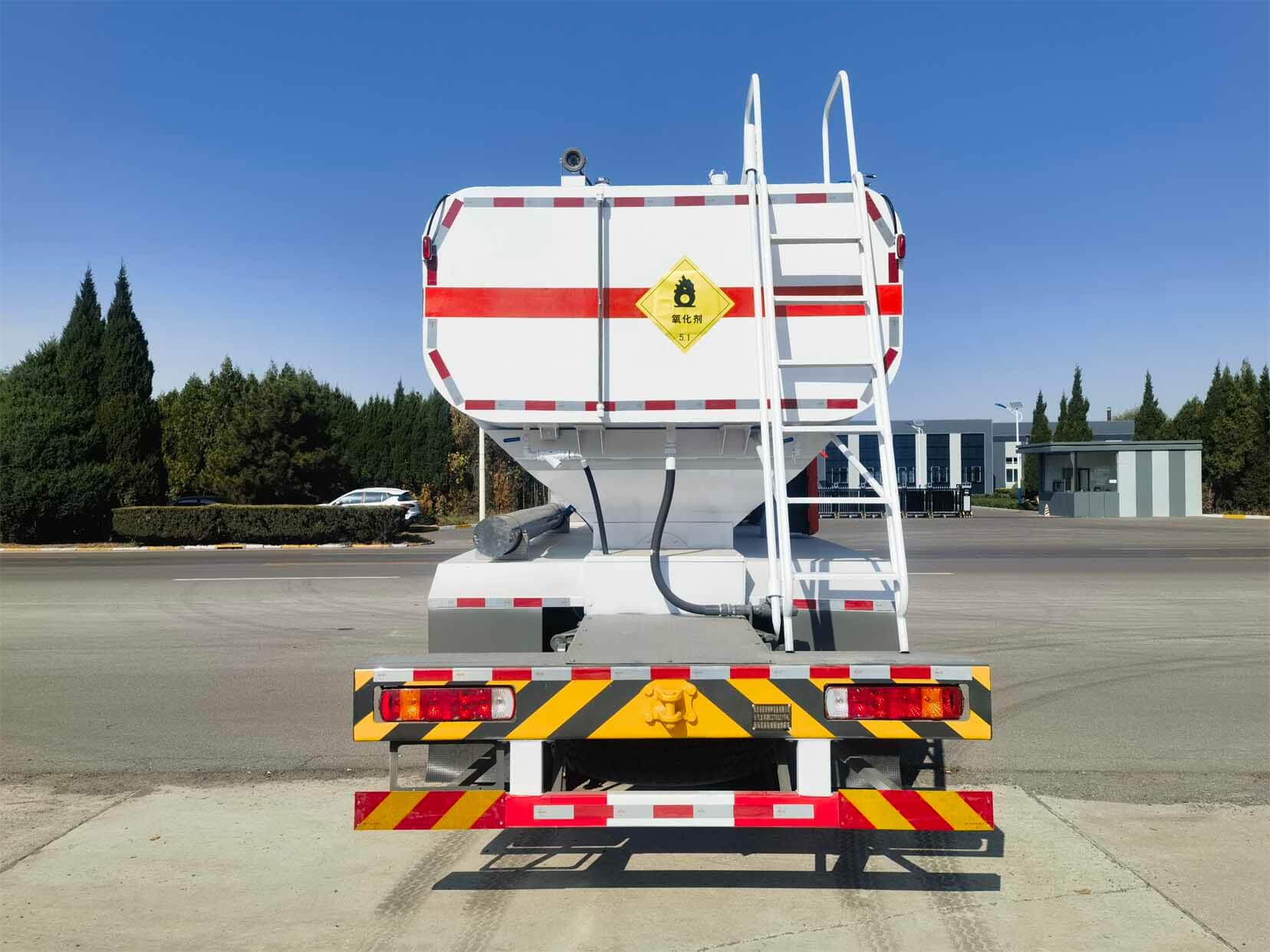 BCLH-15G intelligent on-site mixed ammonium explosives trucks (9)