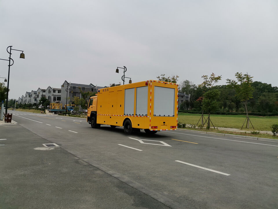 HOWO Emergency drainage rescue trucks (13)