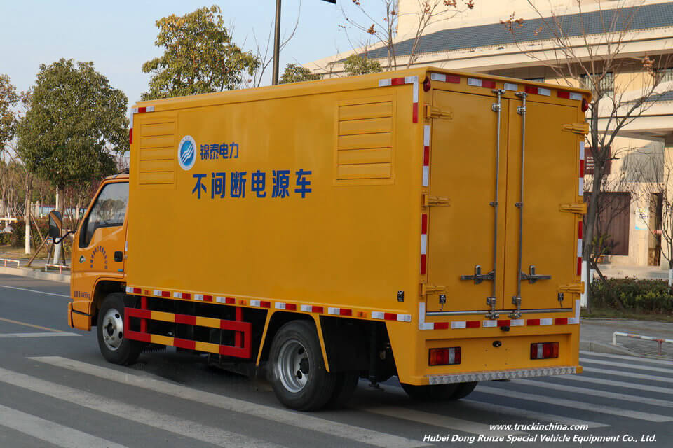 Using a Truck-Mounted Generator (6)