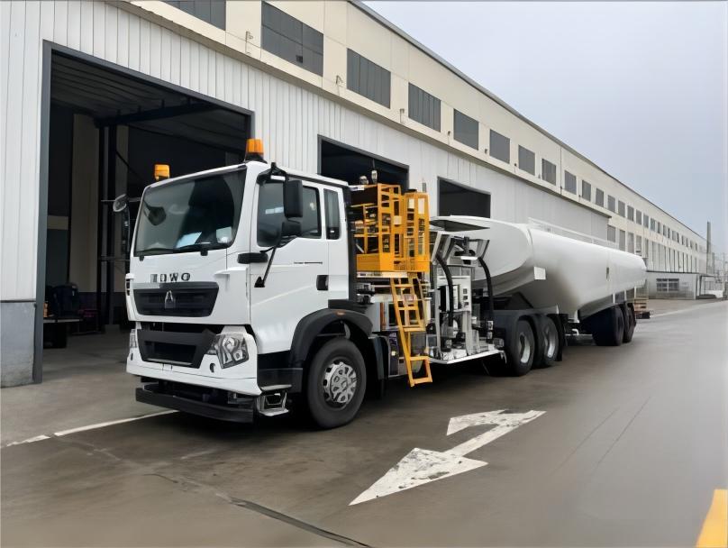  HOWO 50KL Jet And Avgas Refueling Trucks Double Refueling 2400L/Min 