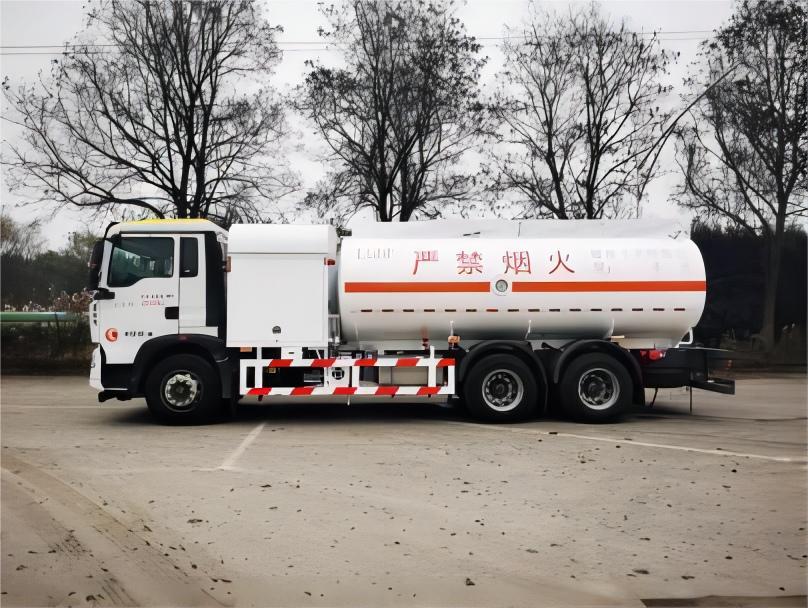 HOWO Aircraft Refueling Trucks (6)