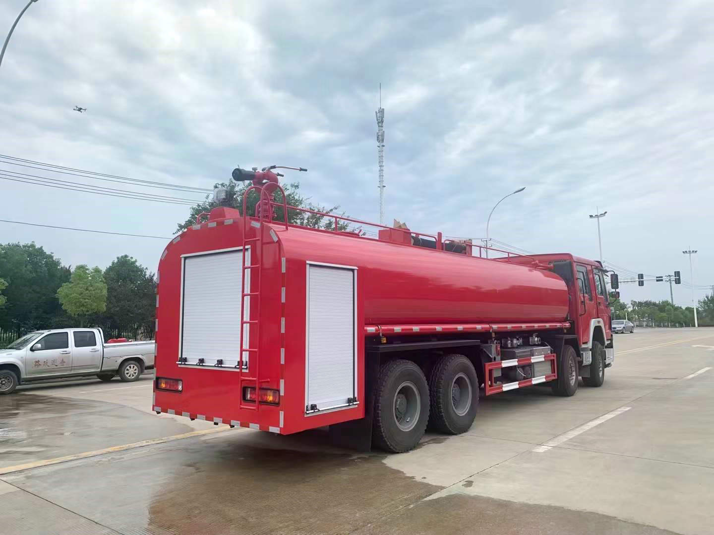 HOWO fire water tanker truck (3)