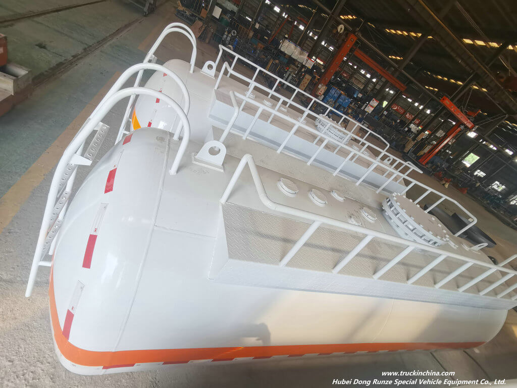 Hydrofluoric Acid transport tanker (5)
