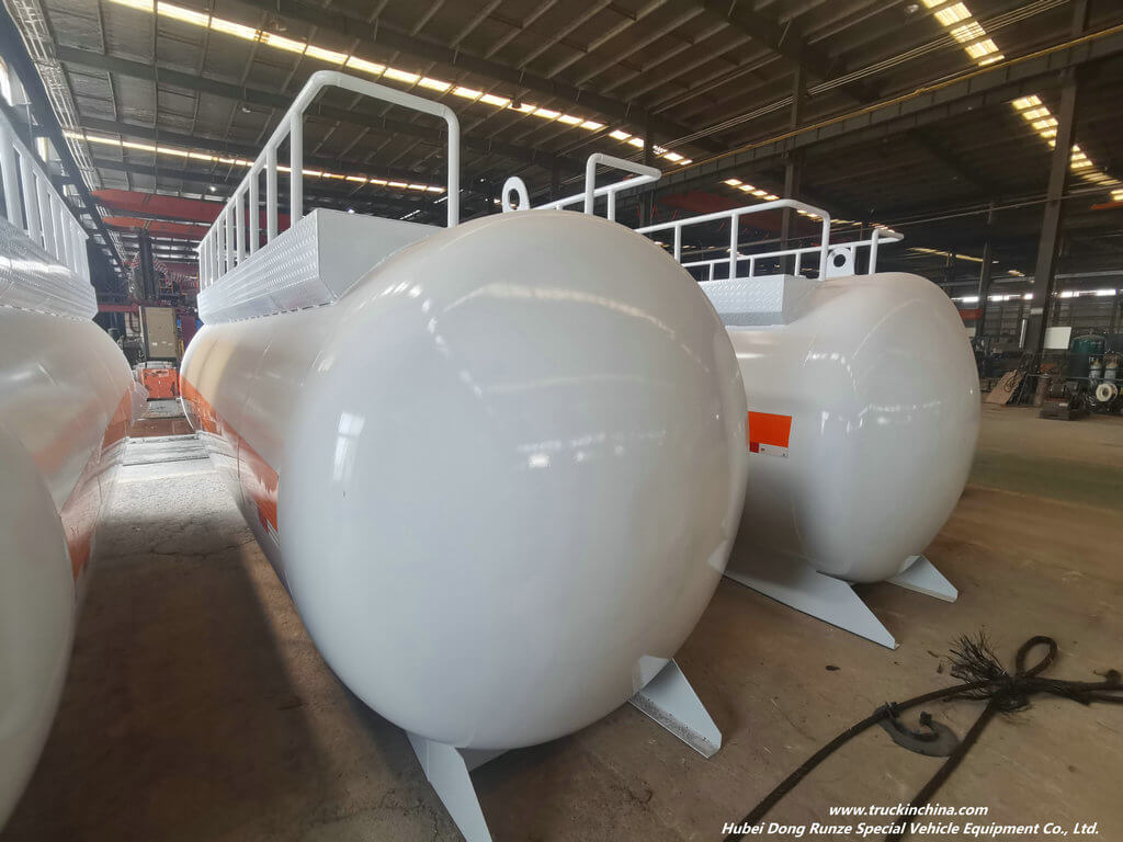 Hydrofluoric Acid transport tanker (15)