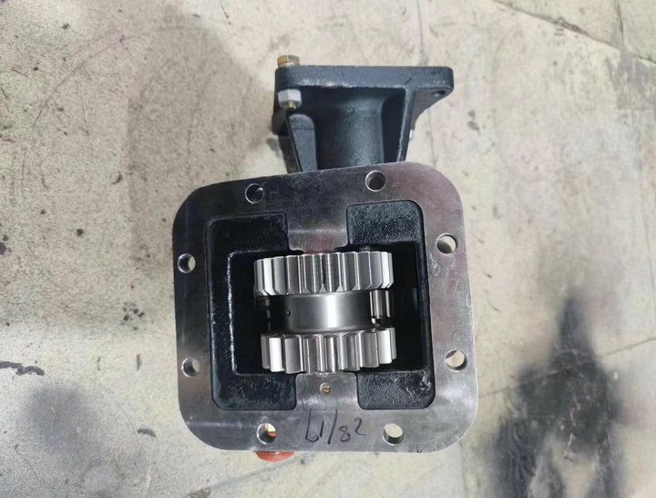 8JSX95TC Power Take-off (PTO) (2)