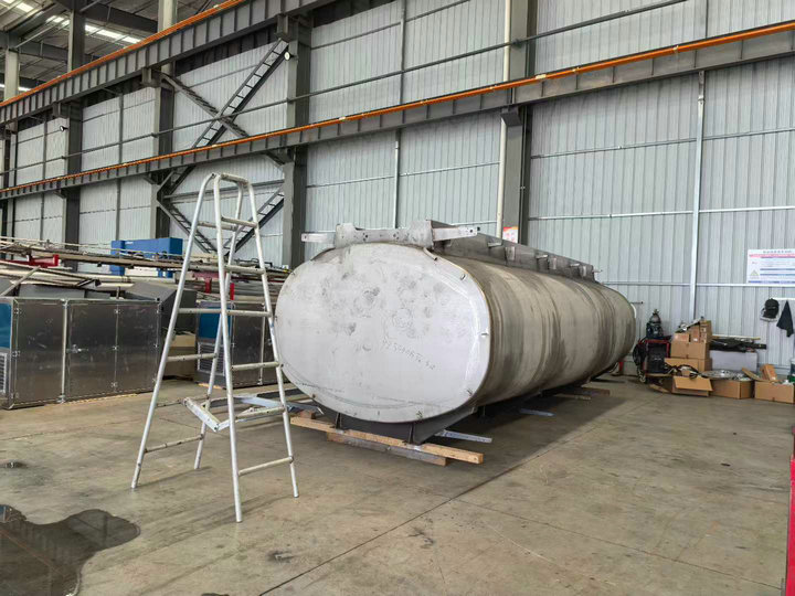 FAW truck aircraft refueller 2